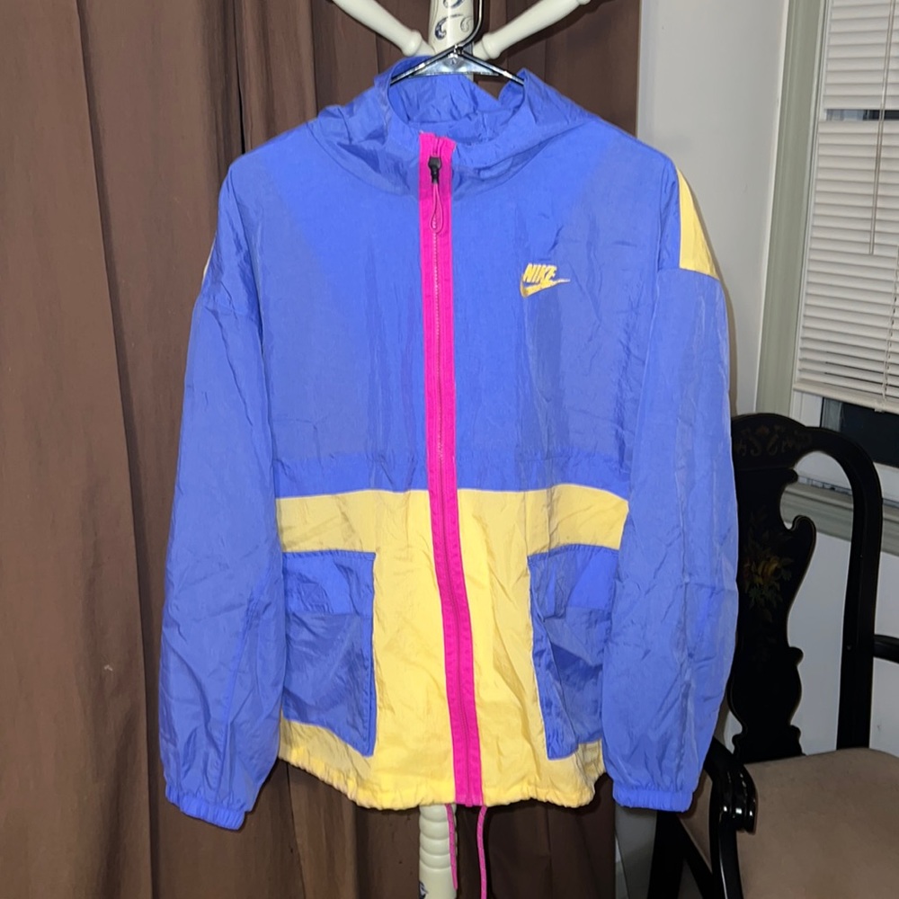 Women’s Retro Nike Windbreaker